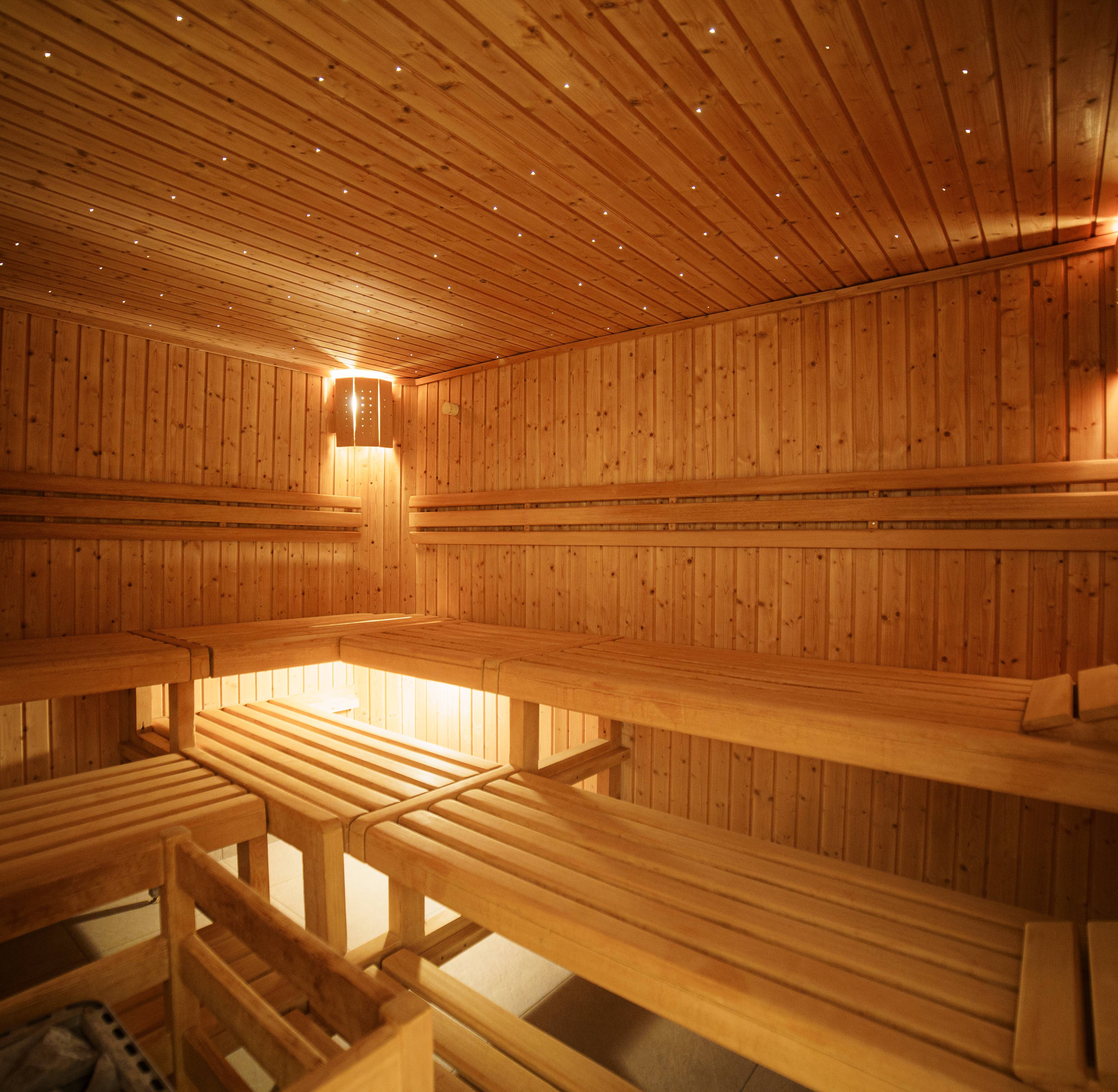 Die Kraft des Feuers: Sauna, Sanarium, Dampfbad und Infrarotkabine - Hotel Gstaaderhof