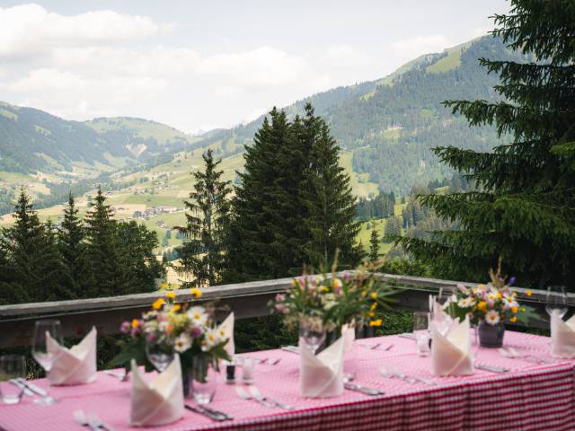 Catering Tisch auf der Flüemadhütte