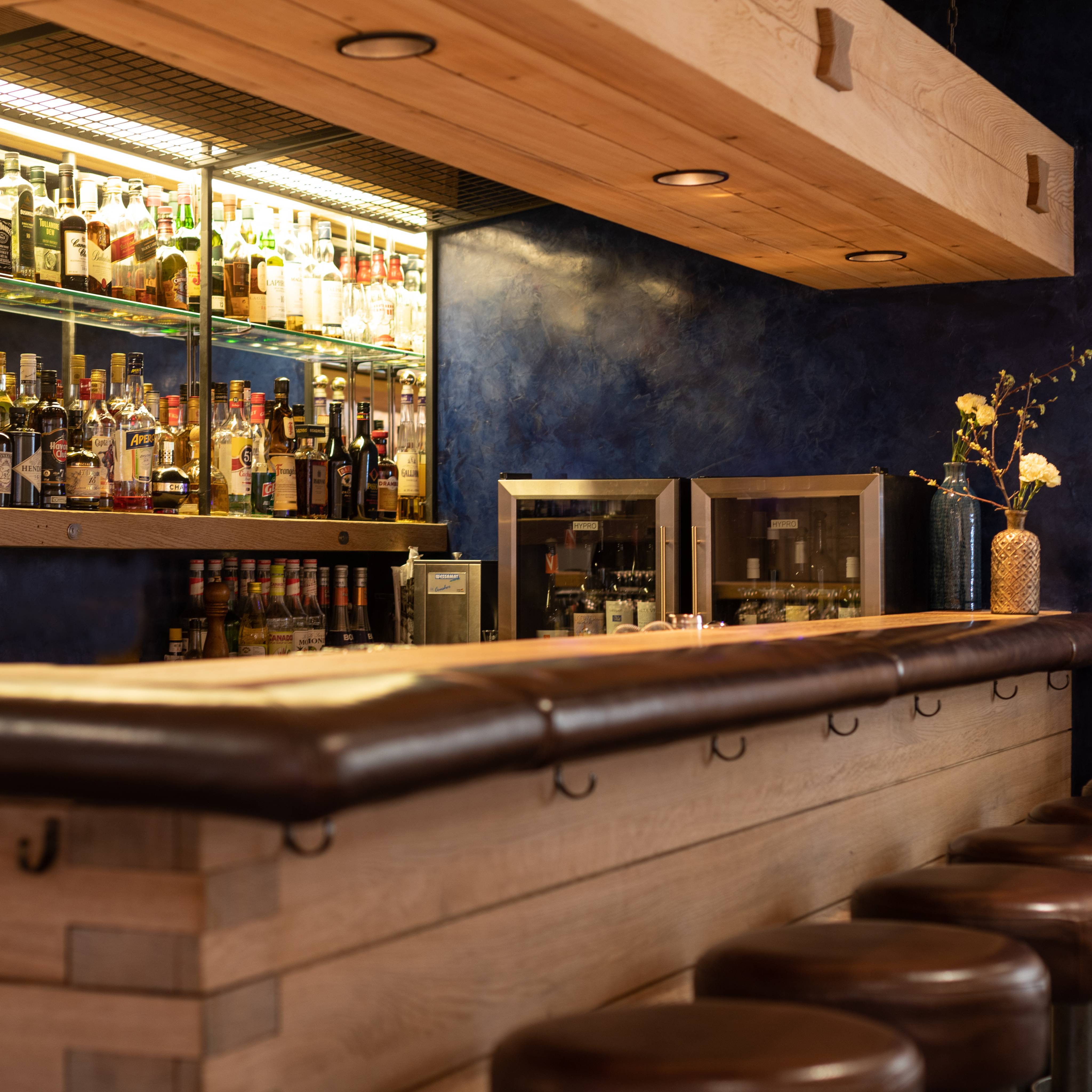 Barni Bar: Byre-inspired bar - Hotel Gstaaderhof