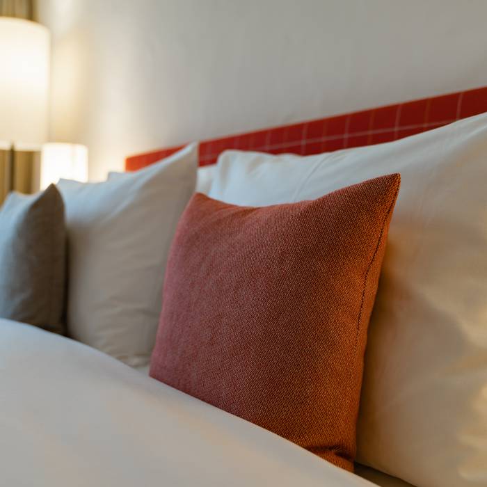 Zierkissen im Queenzimmer im Hotelgstaaderhof
