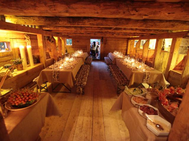 Fest auf der Alphütte Flüemadhütte in Gstaad