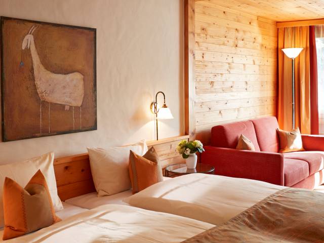 Twin-Bed-Room des Hotel Gstaaderhof in Gstaad