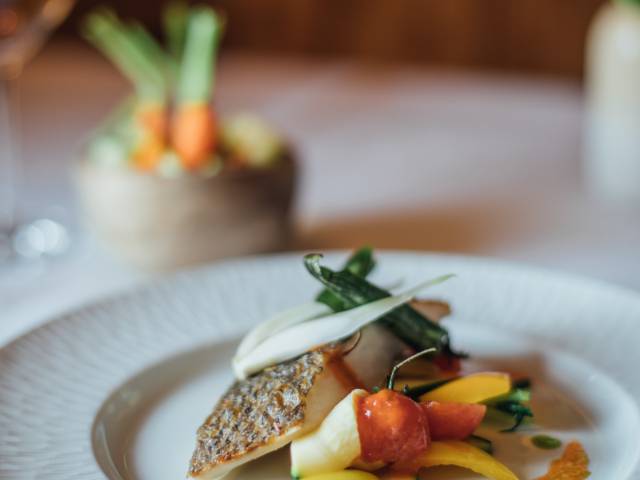 Fisch und Gemüse im Restaurant Müli im Hotel Gstaaderhof in Gstaad