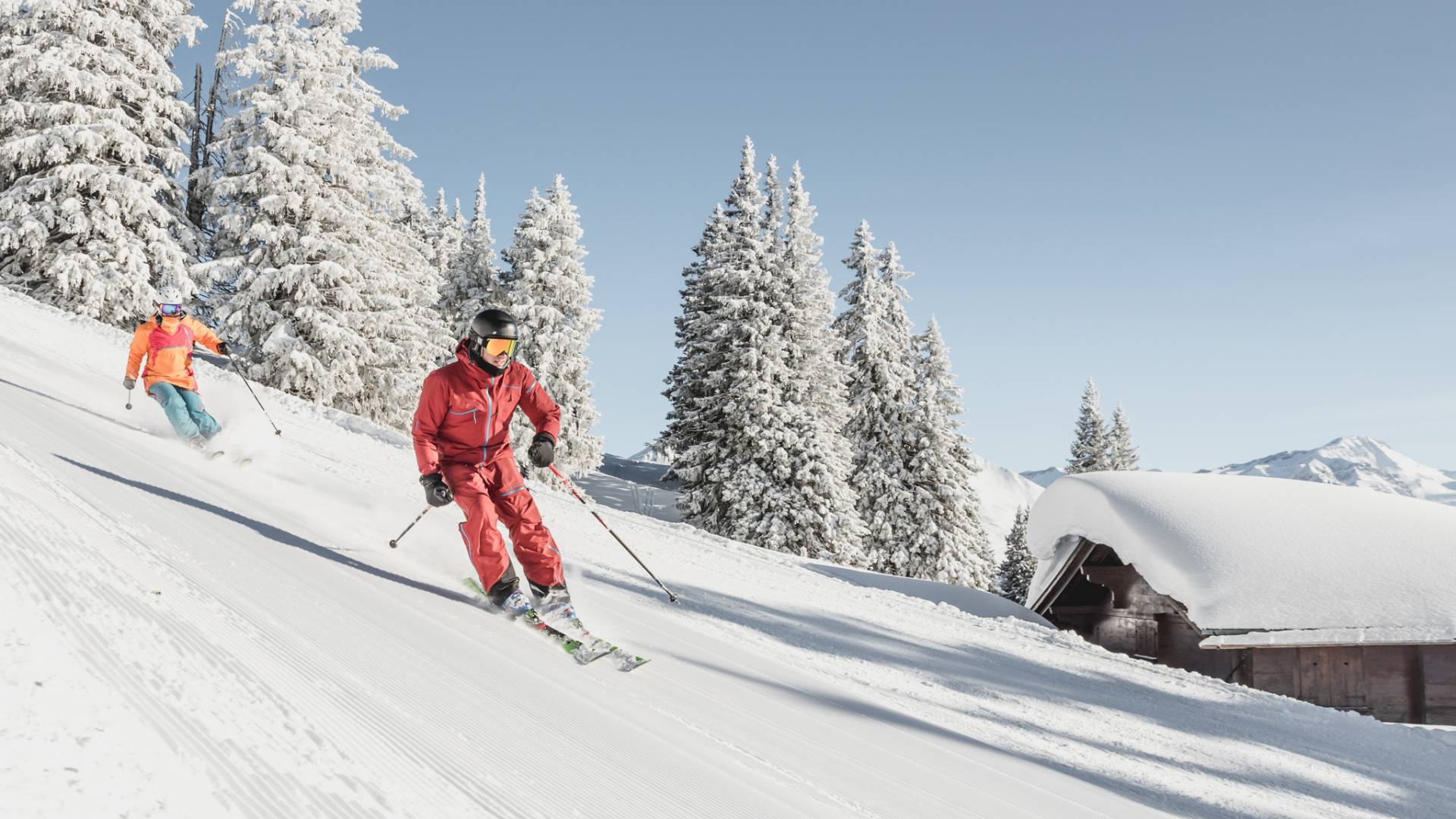 Skifahrer bei Abfahrt in Gstaad