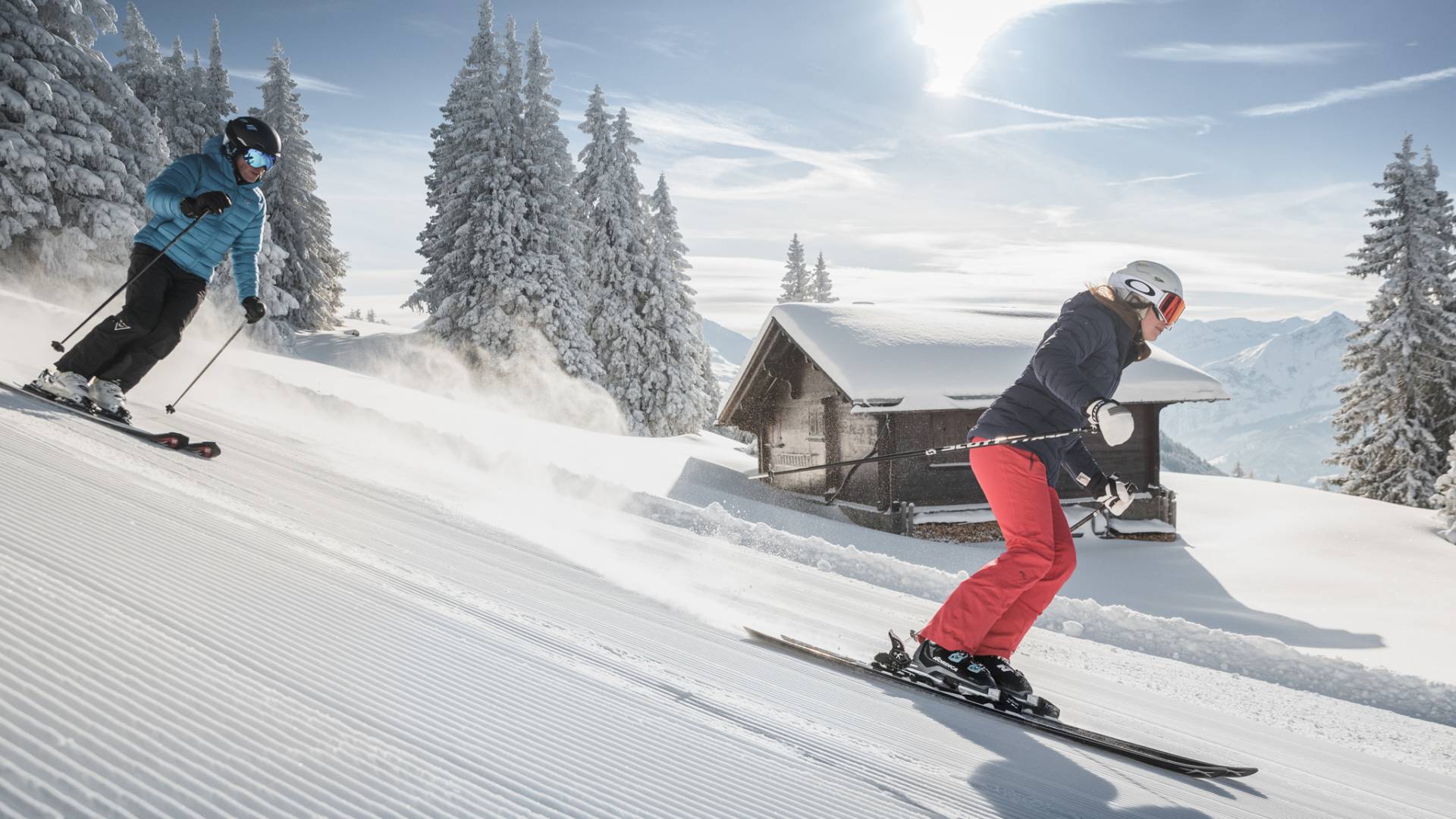 Skifahrer bei Abfahrt in Gstaad in der Schweiz